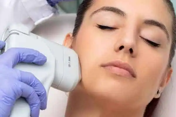 Image of woman having HIFU Bakewell treatment
